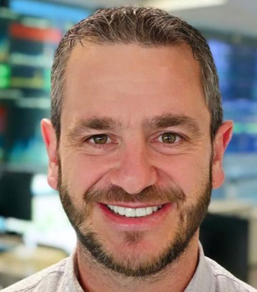 Platform Engineering: Accelerating Software Delivery While Simplifying Hybrid Cloud Complexity Cléber Alexandre Agazzi, Head of Infrastructure & IT Operations, Sicredi