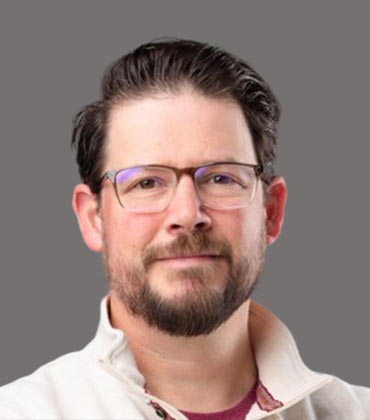 Leading Growth by Empowering Others Stephen Lowe, Chief Technology Officer, Peak Support