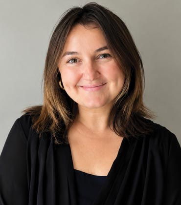 A Pragmatic Blueprint for Enterprise-Wide Data Democratization Kelsey Pericak, Senior Director of Data, Analytics and AI, Groupe Dynamite Inc.