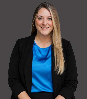Leading Digital Transformation Through Banking Modernization Amy Krasikov, VP of Digital Experience, Raiz Federal Credit Union