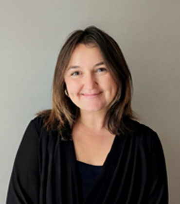 A Pragmatic Blueprint for Enterprise-Wide Data Democratization Kelsey Pericak, Senior Director of Data, Analytics and AI, Groupe Dynamite Inc.
