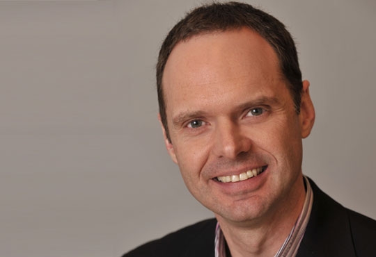 Automotive Industry (R)evolution in the Digital Age