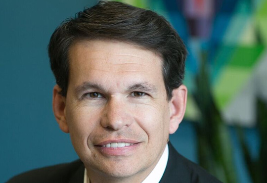 Balancing the Collaboration between Business and IT