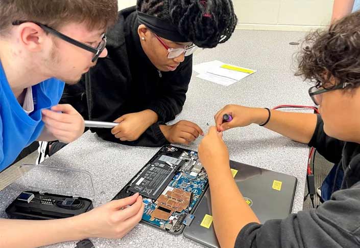 Student Technician Practicum: Leveraging Partners to Empower Tomorrow's Tech Leaders