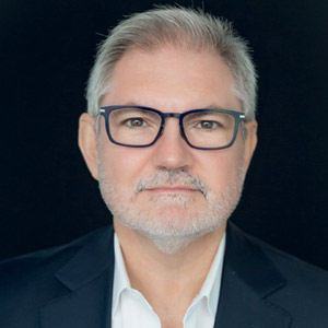 The Digital Paradox Alex Carriles, EVP, Chief Digital Officer, Simmons Bank