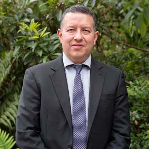 Overcoming Challenges in EdTech: Navigating the Path to Effective Educational Technology Luis Bernardo Olarte, Director of Technology and Information Systems. Colegio Nueva Granada (CNG)