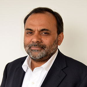 Big Data Play in Oil and Gas Dr. Satyam Priyadarshy, Chief Data Scientist, Halliburton Landmark