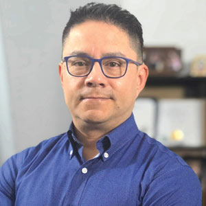 Unlocking World-Class Customer Experience: The Power of Integrating CX with Market Research & Insights Cesar Zea, Senior Manager, Customer Intelligence and Insights OLG