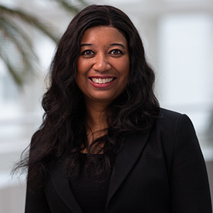Leveraging Data to Transform Business TanaquilArduin MSc MPA, Chief Data Officer / Head of the Centre of Expertise for Data and AI atMunicipality of The Hague