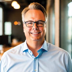 Driving Business Success through Leadership and Customer-Centric Principles Bradly Sax, Customer Strategy & Experience, Vice President at Lendlease