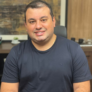 The Fast-Changing world of Telecommunications Technology William Andrade, Chief Technology Officer, Paschoalotto