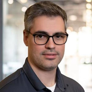 Smart Factory and Technical Skills Revolutionizing the Automotive Industry Thales Souto, Manufacturing Engineering Manager, TE Connectivity