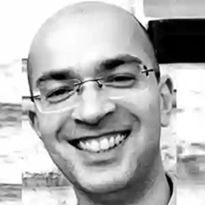 Bank Strategy In A Digital World: Three Imperatives For Incumbents Shashank Khare, Head of Group Strategy, LLOYDS BANKING GROUP
