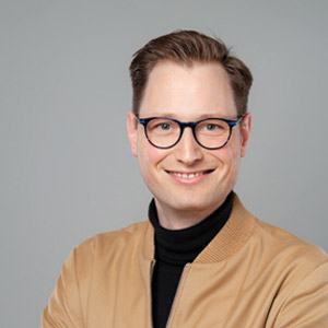 Transforming data science in premium retail: a value stream mapping perspective on accessible analytics Alec Sproten, Head of Data Science, Breuninger