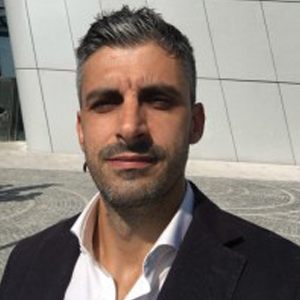 Data are a User Experience Francesco Giordano, Head of Enterprise Architecture Cloud & DevOps, Generali Investments