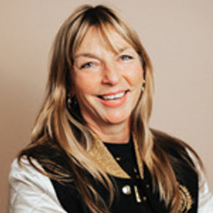 Agile is Dead. Long Live Business Agility!: The Underestimated Role Of HR In Digital Transformations Manyana Schmitz, Senior Director Digital Optimization & Transformation, PHV Crop