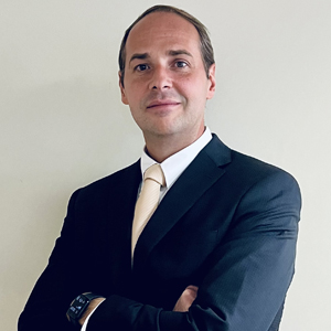 Data-Center Benefits to Be in the Cloud and Future Tonon Leandro, Corporate Chief Information Officer, Pronaca