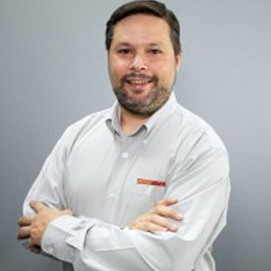 Pragmatic Digital Transformation Ricardo Ivison, Director of Information Technology, AutoZone